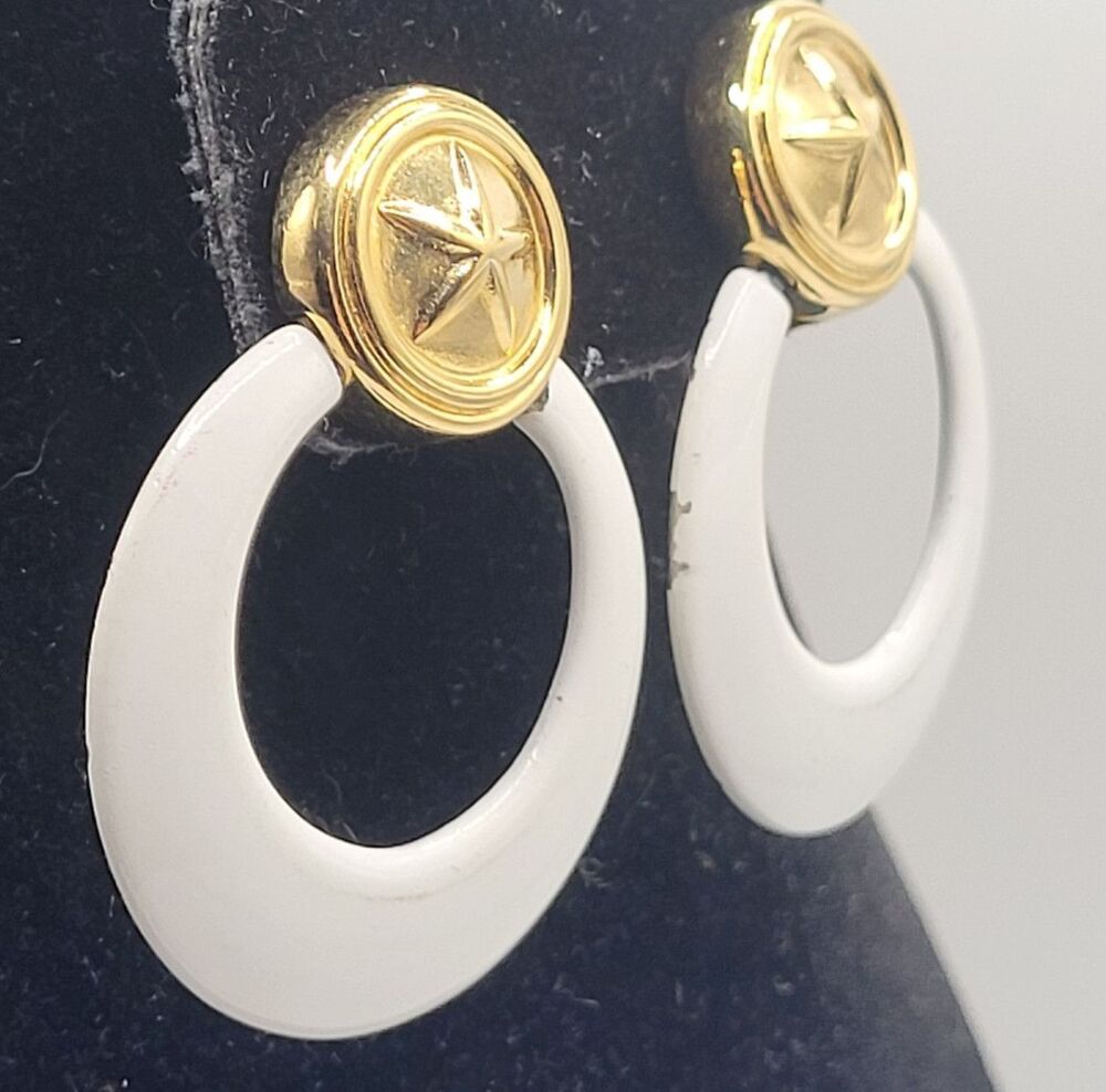 MCM Vintage White Enamel Gold Tone Star Nautical Hoop Dangle Earrings Mod Round